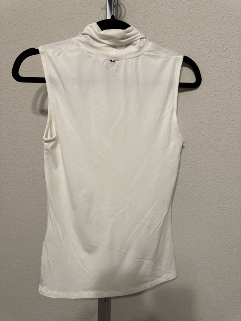 HUGO BOSS
Enani Sleeveless Turtleneck
Top In Soft Cream NWOT - Picture 3 of 6